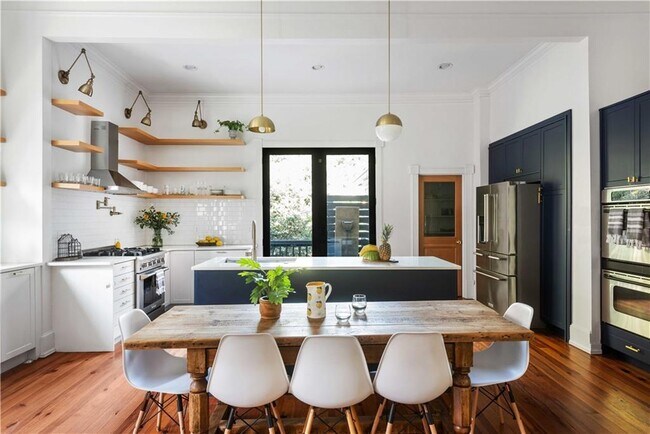 Building Photo - 383 Park Ave SE