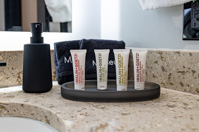 Building Photo - 1011 Canal St