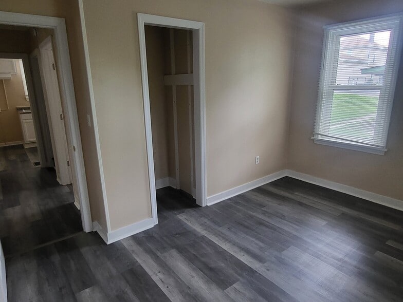 Building Photo - 1104 Monongahela Blvd