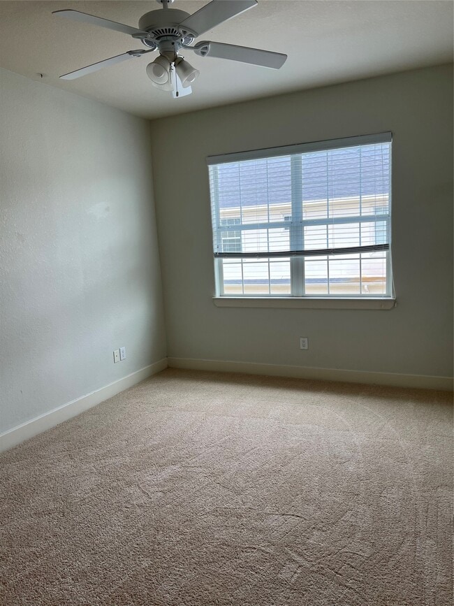 Building Photo - 2865 Westhollow Dr