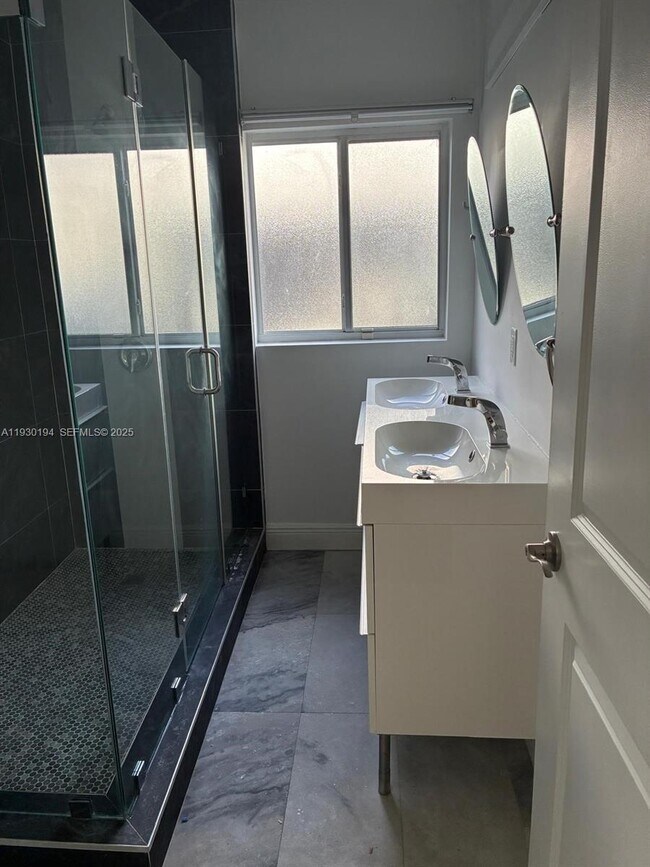 Building Photo - 1757 SW 24th Ter