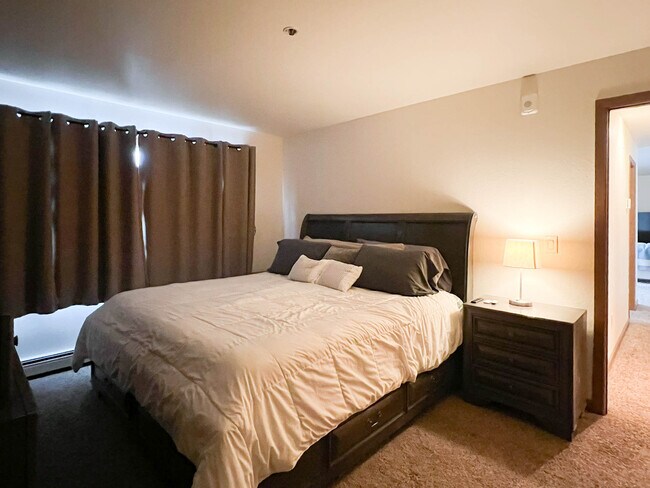 Building Photo - 1170 Denali St