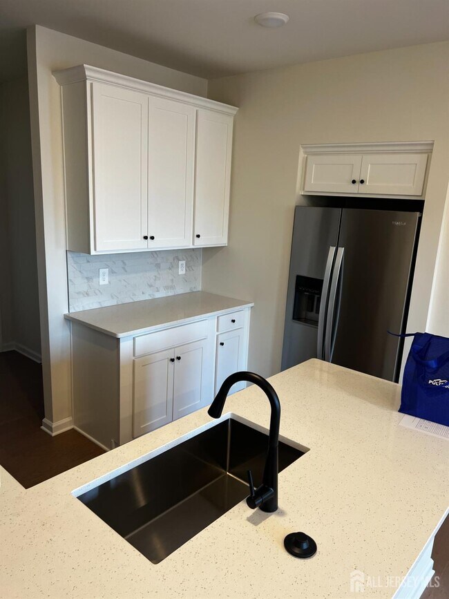 Building Photo - 309 Lyla Ln