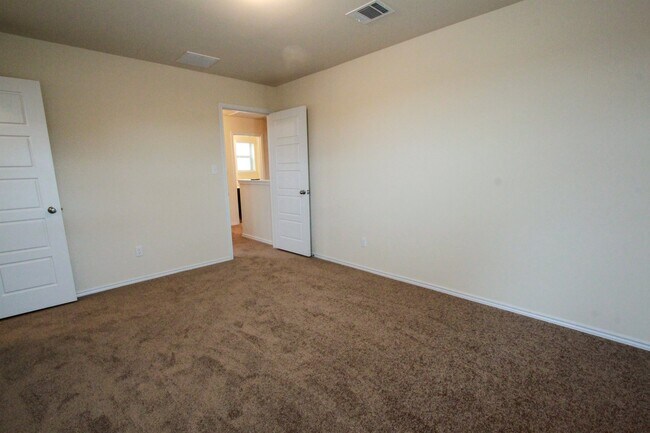 Building Photo - 3651 Sandy Brook Dr