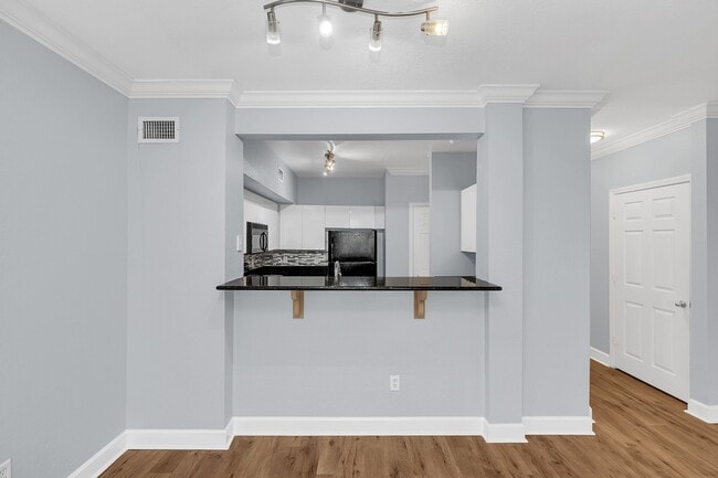 Building Photo - 204 E South St