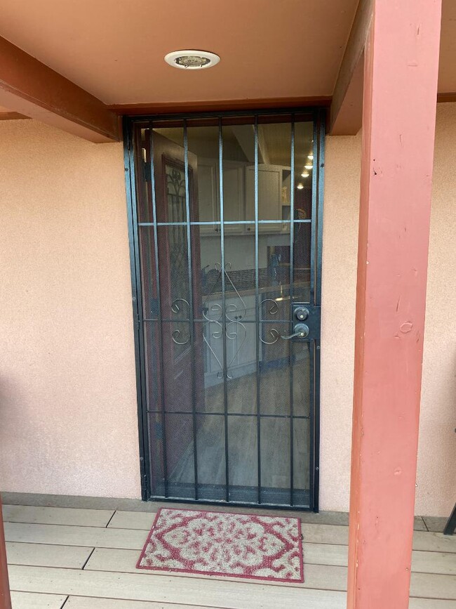 Building Photo - 444 E Montezuma Ave