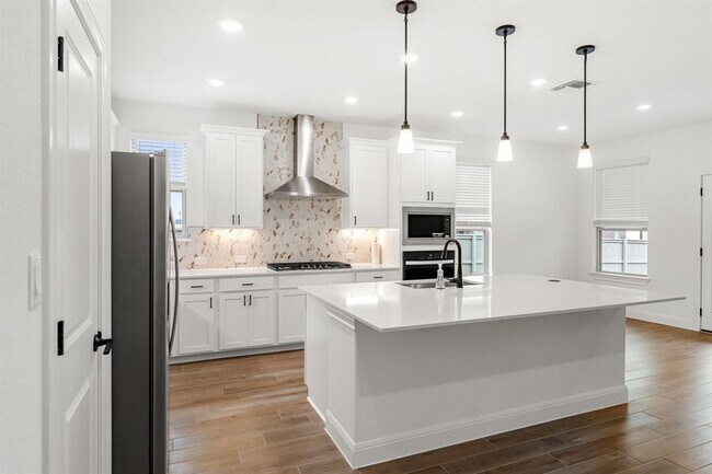 Building Photo - 201 Bristlecone Bend