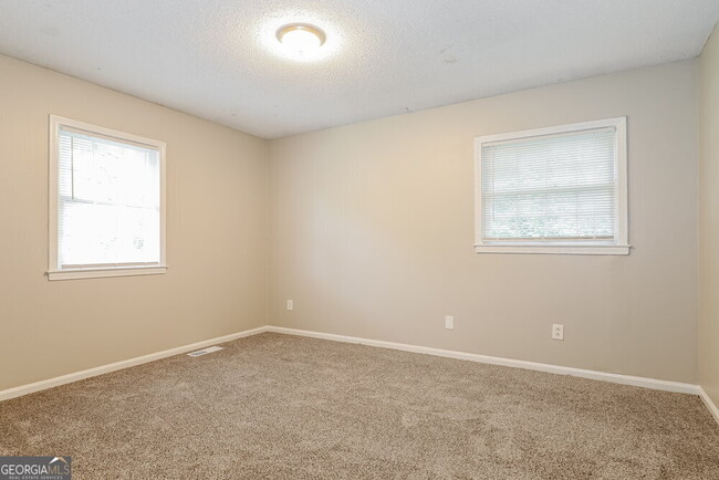 Building Photo - 1563 Cardinal Rd