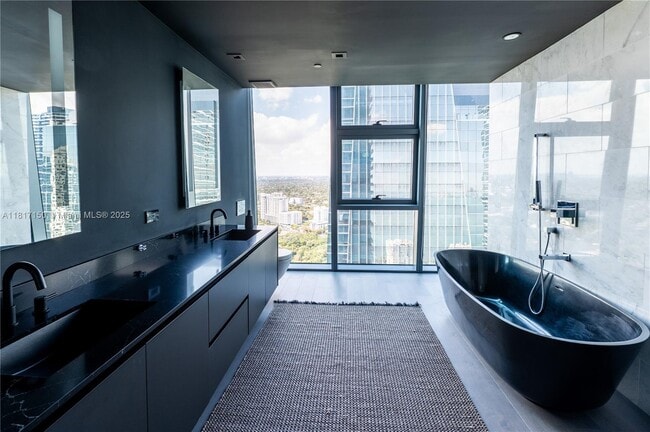 Building Photo - 1451 Brickell Ave