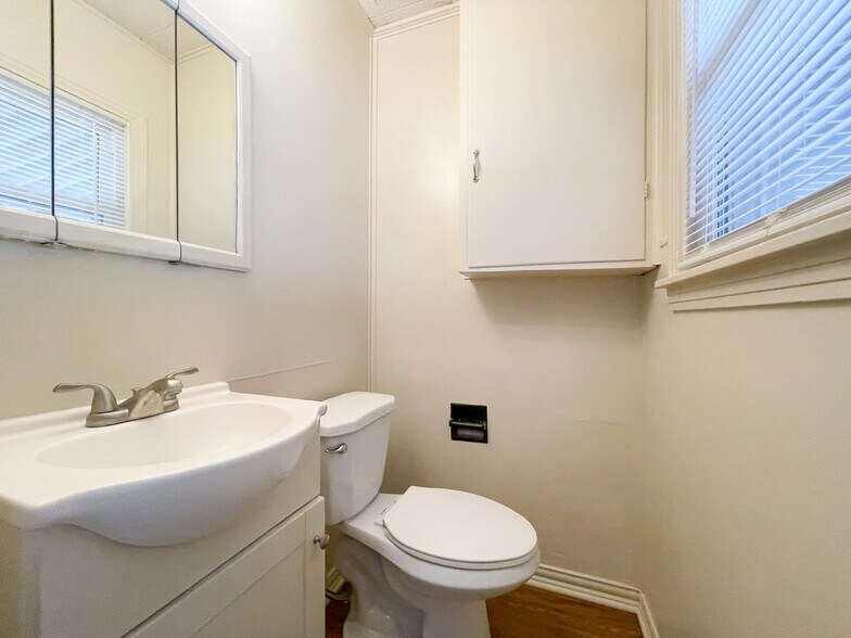 Building Photo - 4500 Anlo Ave