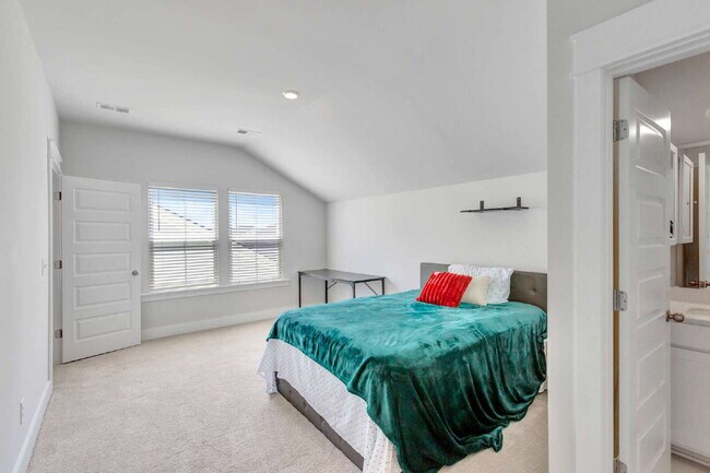 Building Photo - Luxury Villa Living in the Heart of Carnes Crossroads!