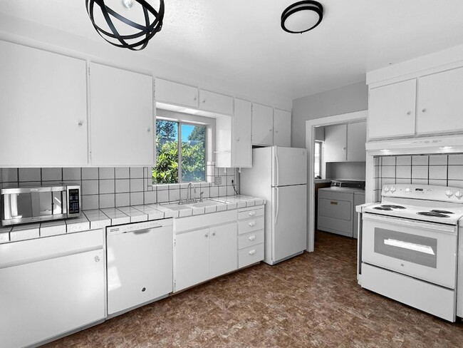 Building Photo - 811 Highland Ave