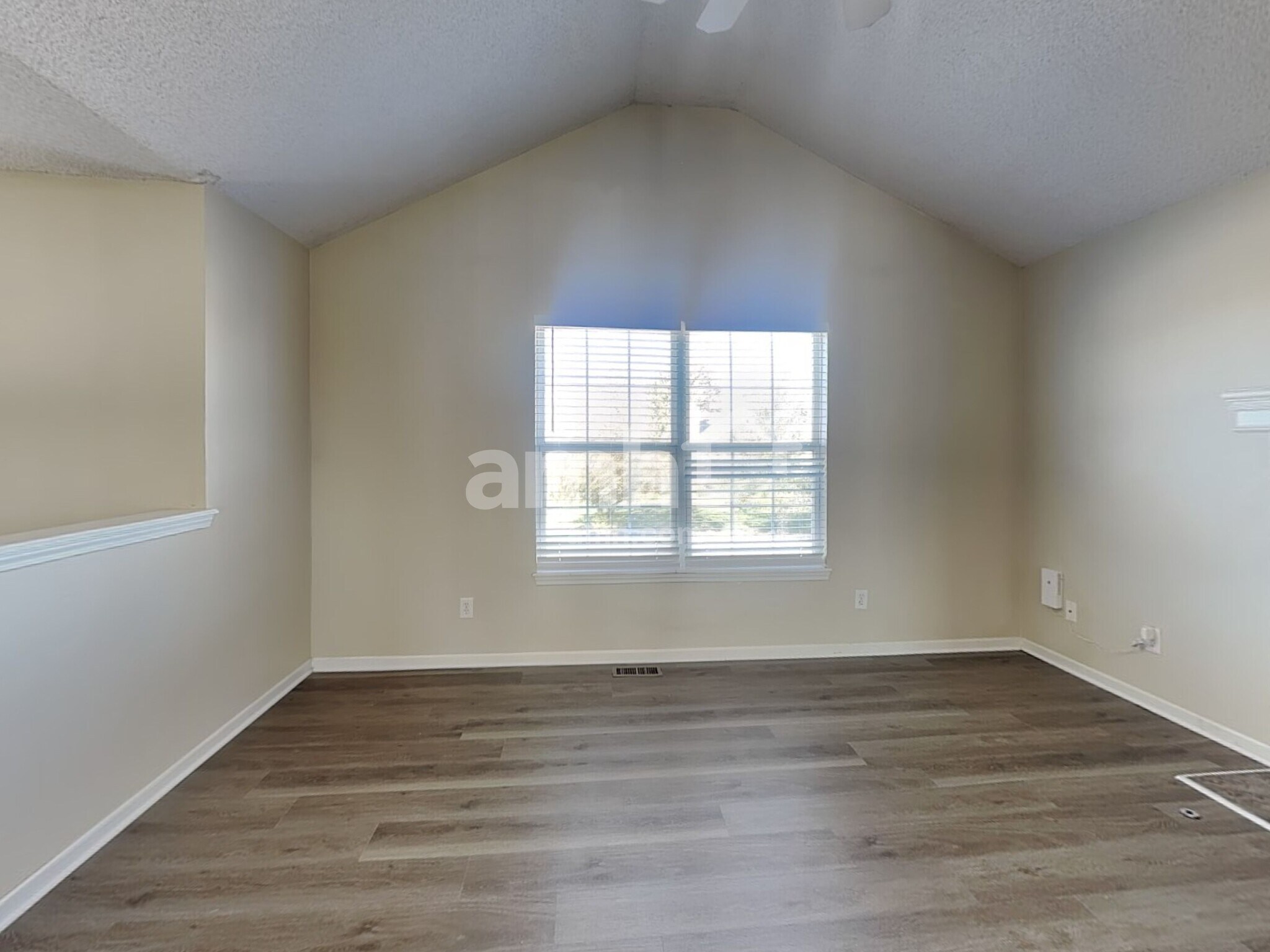 Building Photo - 11627 N Manning Ave