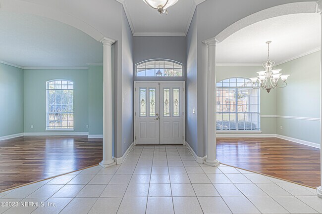 Building Photo - 2465 Pinehurst Ln