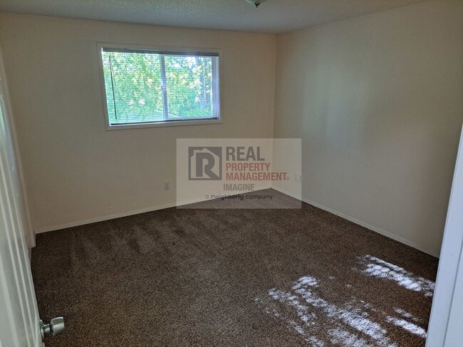 Building Photo - Check Out This Wonderful 2 bedroom, 2 bath...