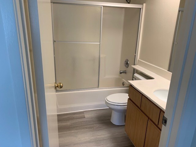 1 st Full bath - 4434 Apricot Rd