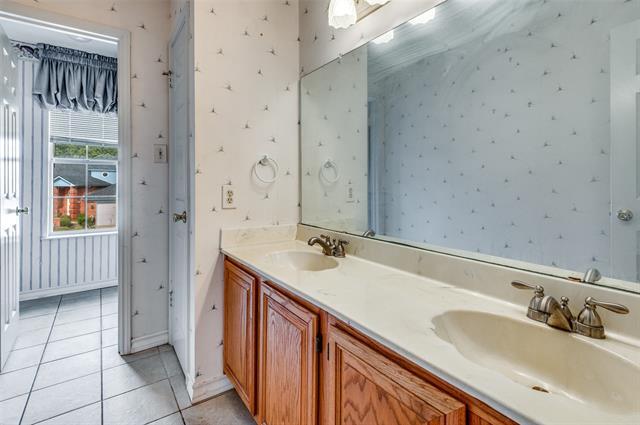 Building Photo - 1400 Endicott Dr