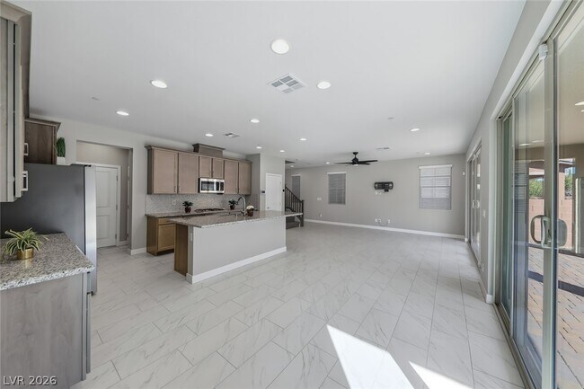 Building Photo - 11 Flora Sagio Ave