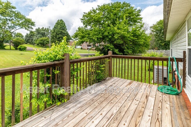 Building Photo - 801 Colonial Estates Way