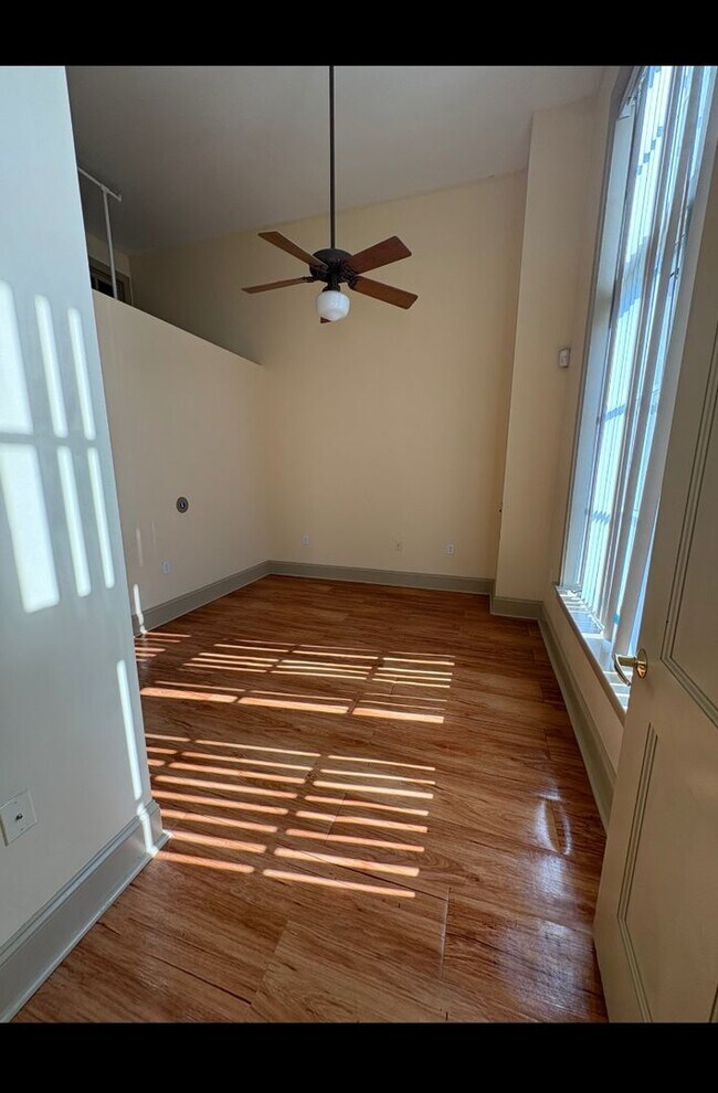 Building Photo - Theresa Park Lofts Apartments -Three Bedro...