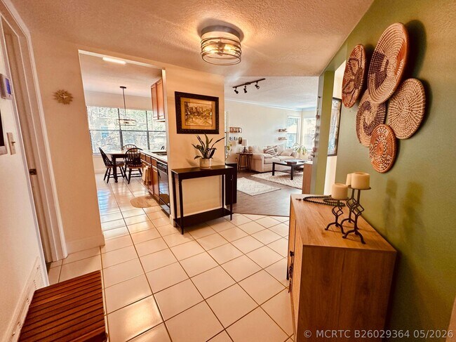 Building Photo - 225 S Tropical Trail