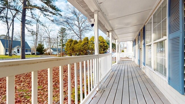 Building Photo - 450 Redwood Ave