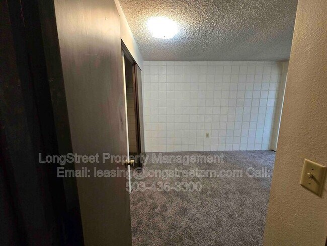 Building Photo - 2145 NW Highland Dr
