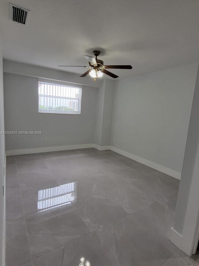 Building Photo - 199 SW 12th Ave