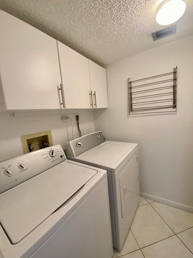 Building Photo - 14426 Amberly Ln