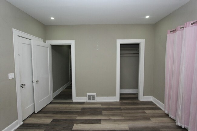 Building Photo - 12 George St