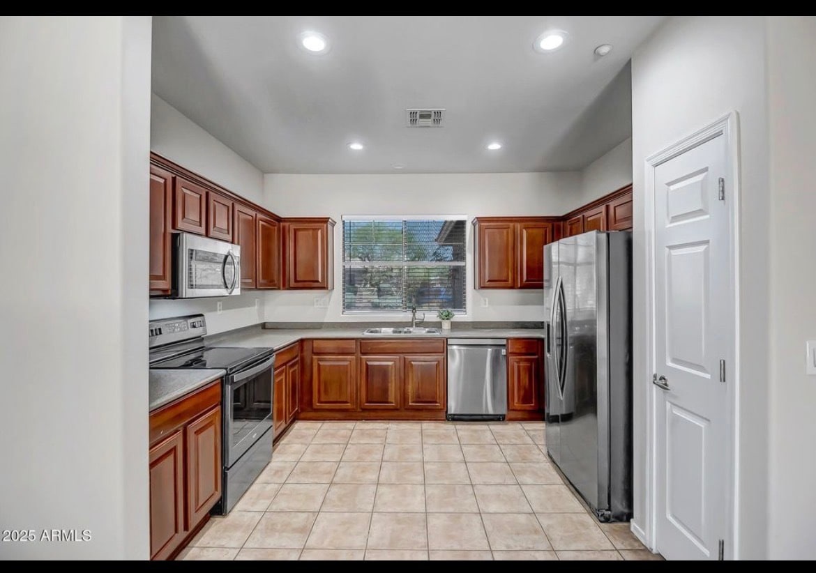 Building Photo - 1623 W Owens Way