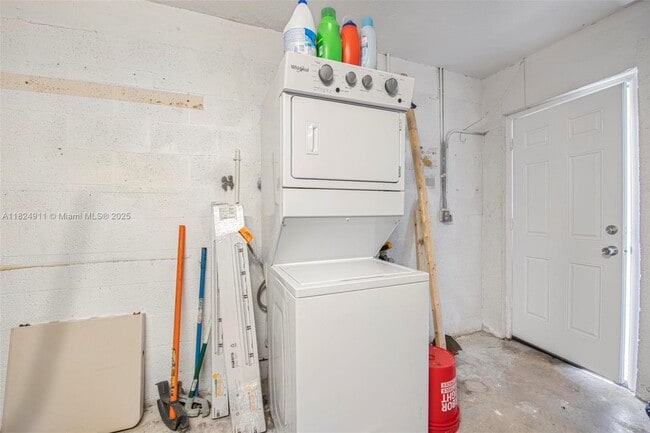 Building Photo - 1356 Pelican Ct