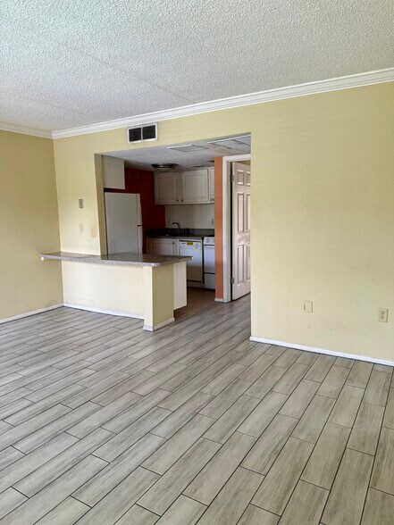 Building Photo - 103 Oyster Bay Cir