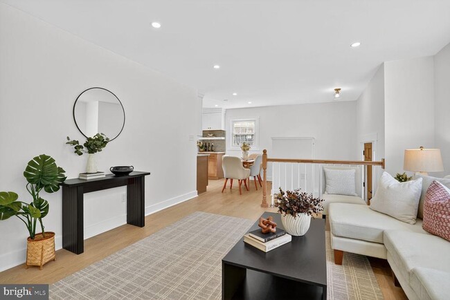 Building Photo - 8915 Sylvania St