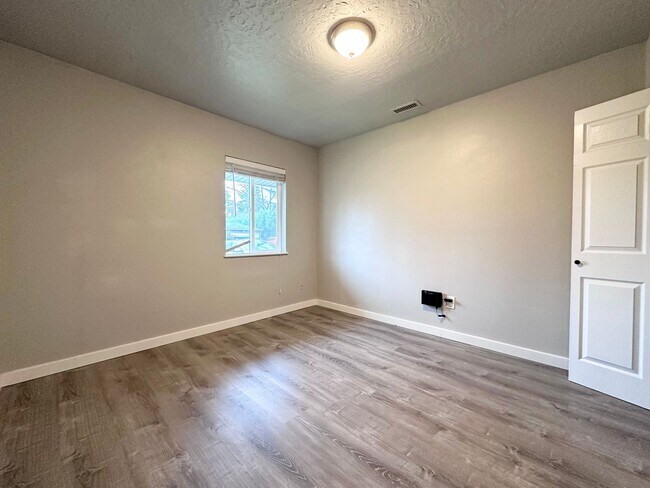 Building Photo - Single Family Home in SE Portland - Large ...