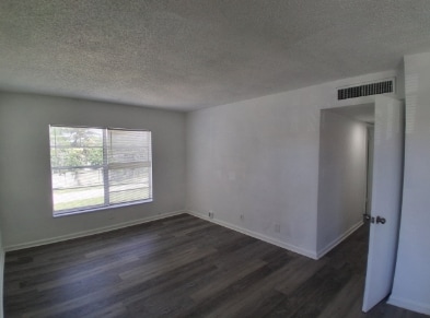 Building Photo - 405 SW 13th Pl