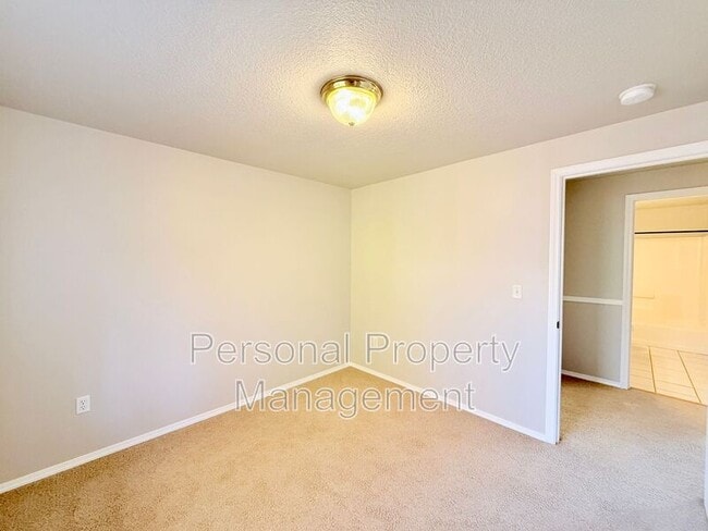 Building Photo - 2312 NE 106th St