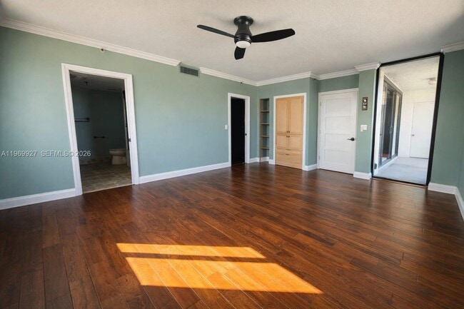 Building Photo - 2300 NE 33rd Ave