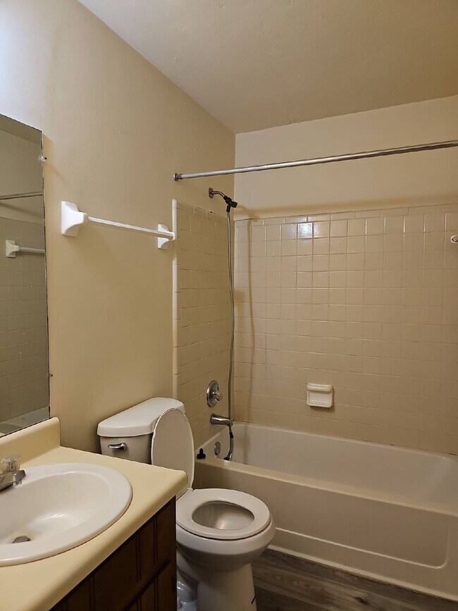 Building Photo - Perfect 1 Bedroom 1.5 Bathroom Townhome! Newer Flooring, Paint, and Appliances!