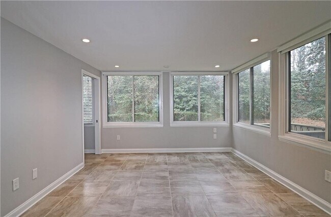 Building Photo - 40 Glenald Way NW