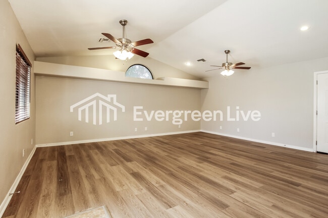 Building Photo - 5913 E Ellis St