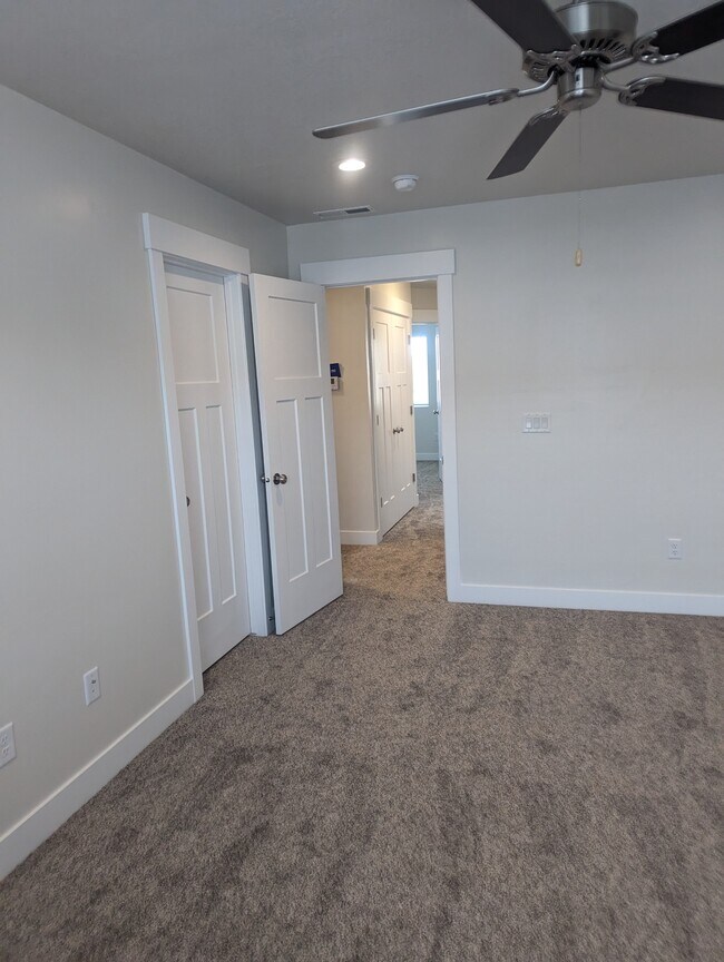 Building Photo - 134 W 425 N