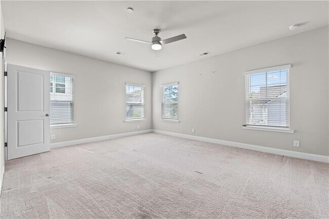 Building Photo - 156 Adams Cir