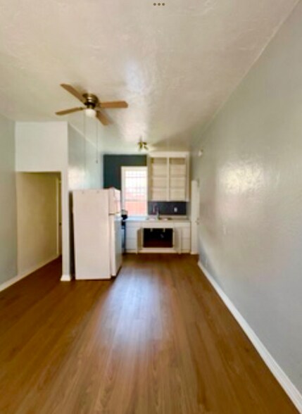 Building Photo - 6089 1/4 Cashio St