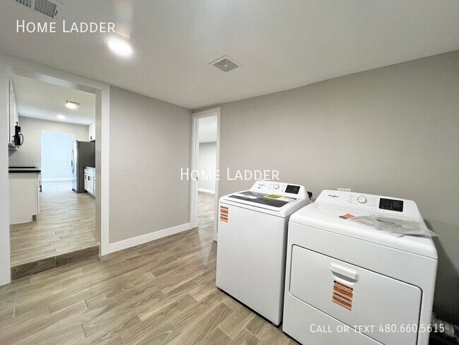 Building Photo - 415 S Lesueur-