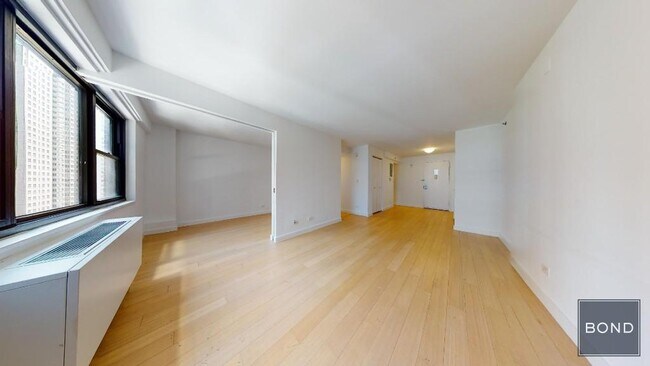 Primary Photo - 222 E 39th St