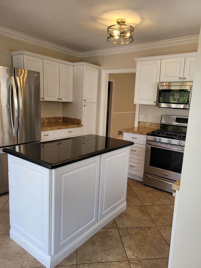Building Photo - 8839 Cashio St