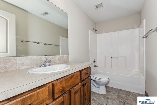 Building Photo - 11716-11718 Crestwood