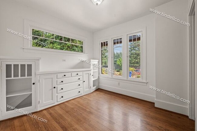 Building Photo - Modern Mediterranean 2 Bed/2 Bath with plenty of space - Pet Friendly!
