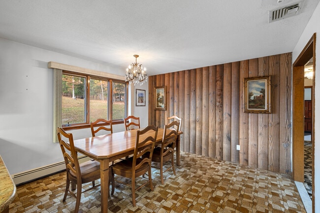 Building Photo - 117 Church Hill Rd